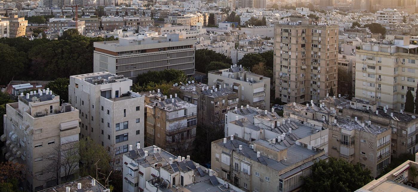 דודי שמש וקולטים על גגות בתל אביב